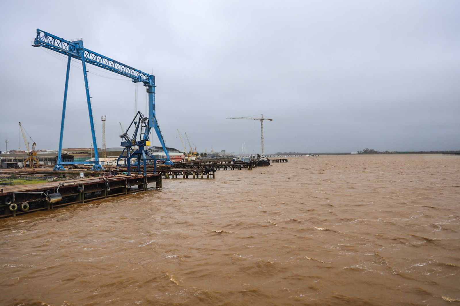 Fotografías de la subida del río Odiel a su paso por Huelva