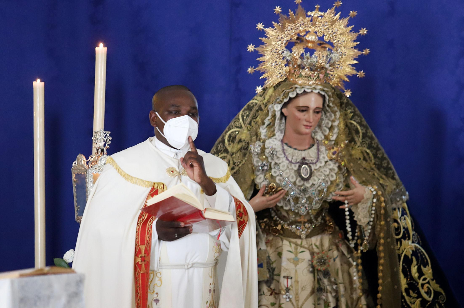 Bendición de María Santísima de la Trinidad en la iglesia de la Sagrada Familia