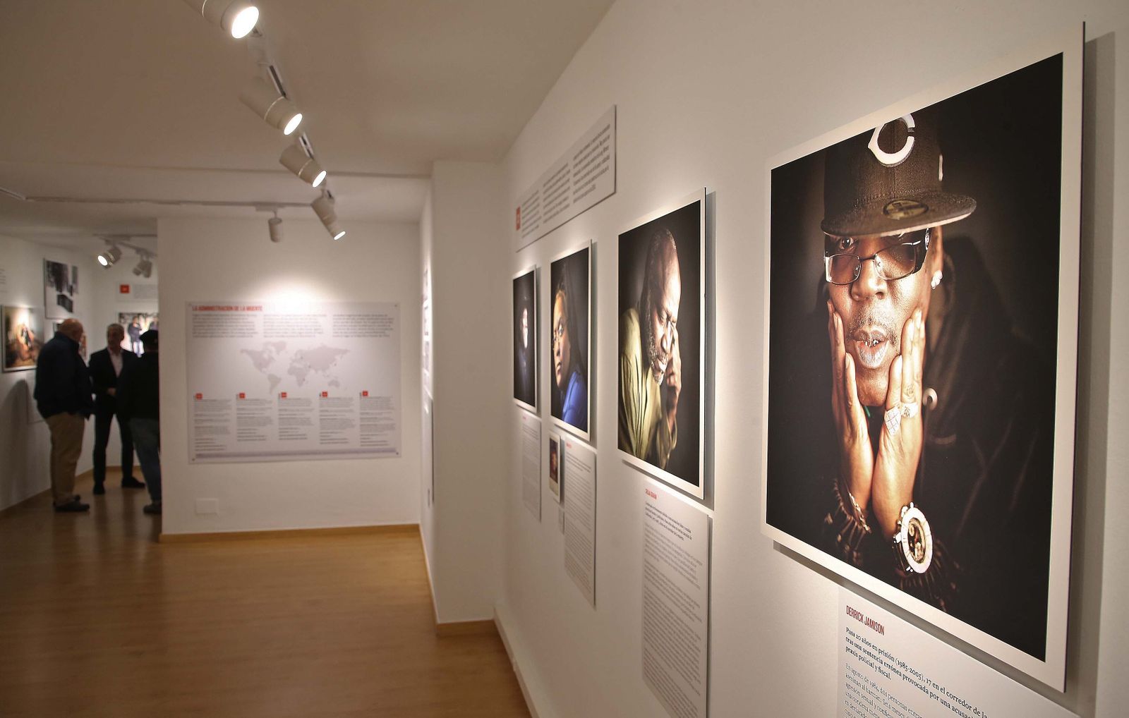 La UFCA  muestra la exposición de Sofía Moro a la Asociación de la Prensa del Campo de Gibraltar