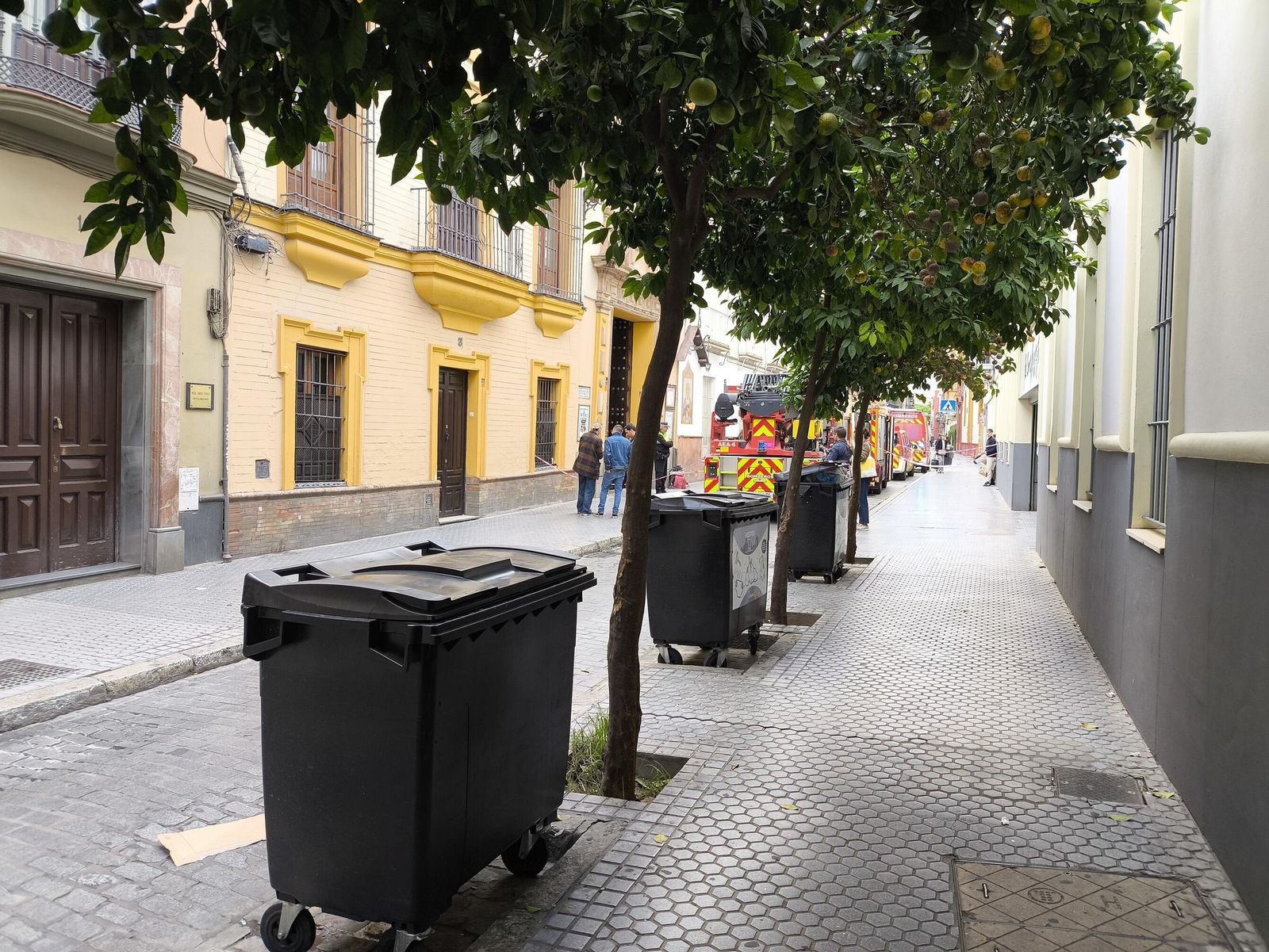 Fotos del incendo en la iglesia de San Antonio Abad, sede de la hermandad del Silencio