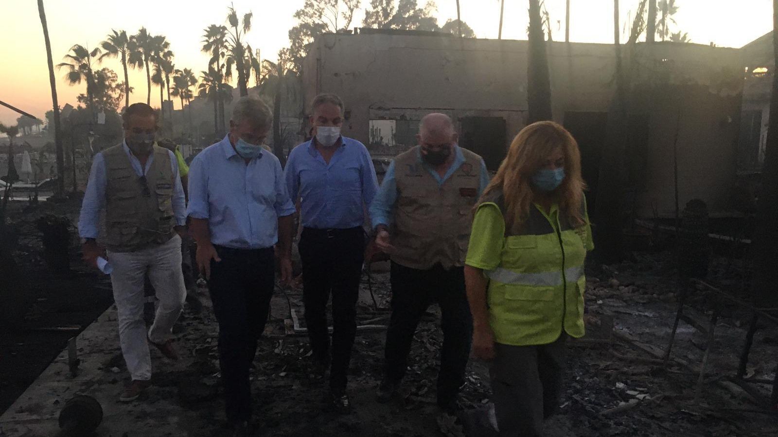 Elías Bendodo y José María García Urbano, entre otros, visitan el establecimiento.