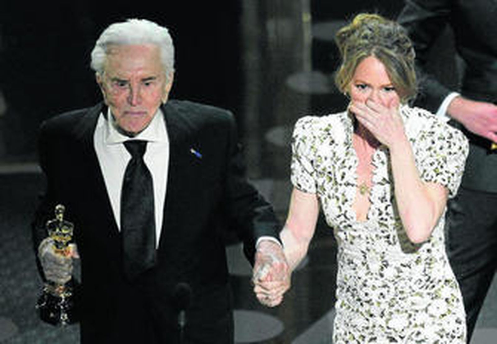 Kirk Douglas y Melissa Leo protagonizaron los minutos más divertidos de la gala en el Teatro Kodak.