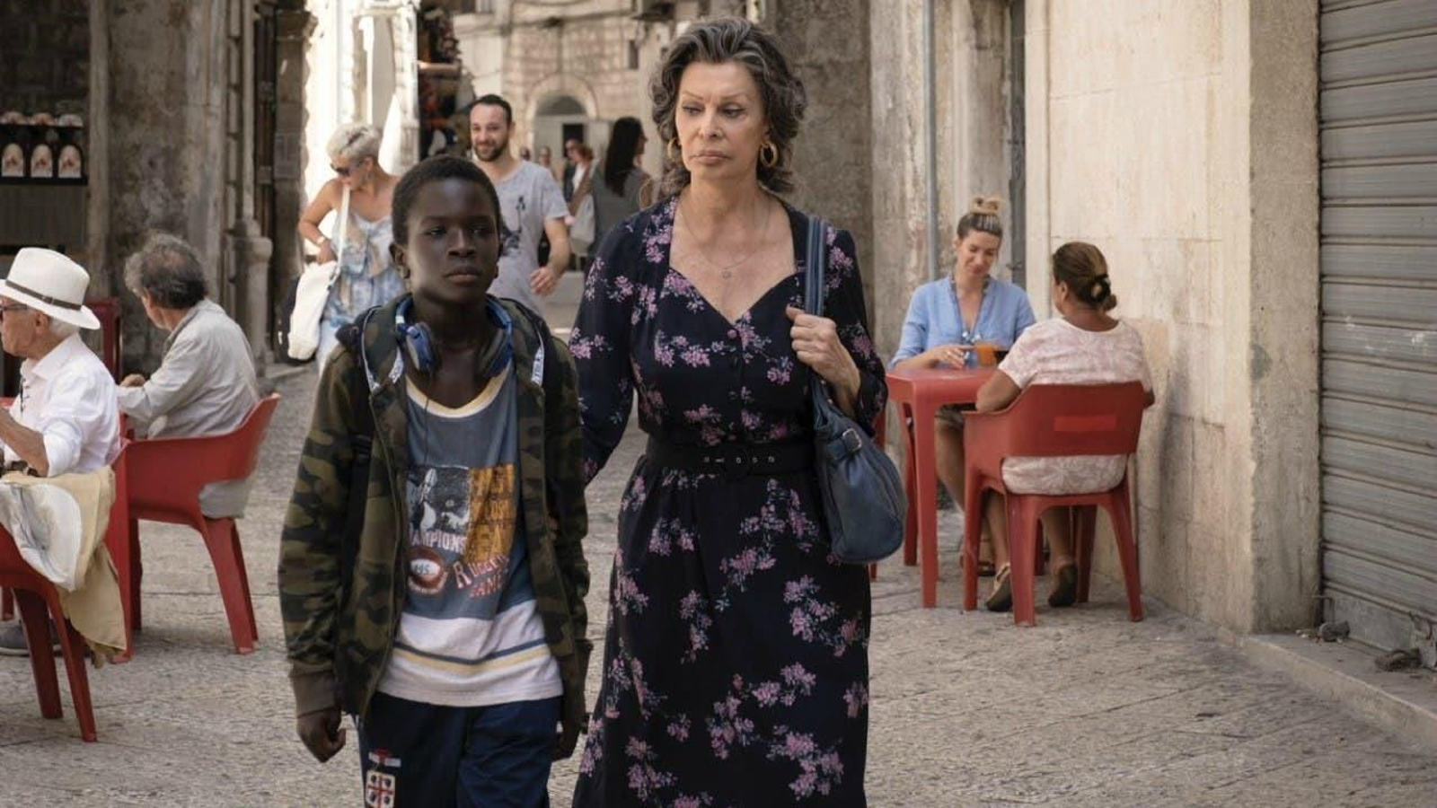El joven Ibrahima Gueye y Sophia Loren en una imagen del filme.