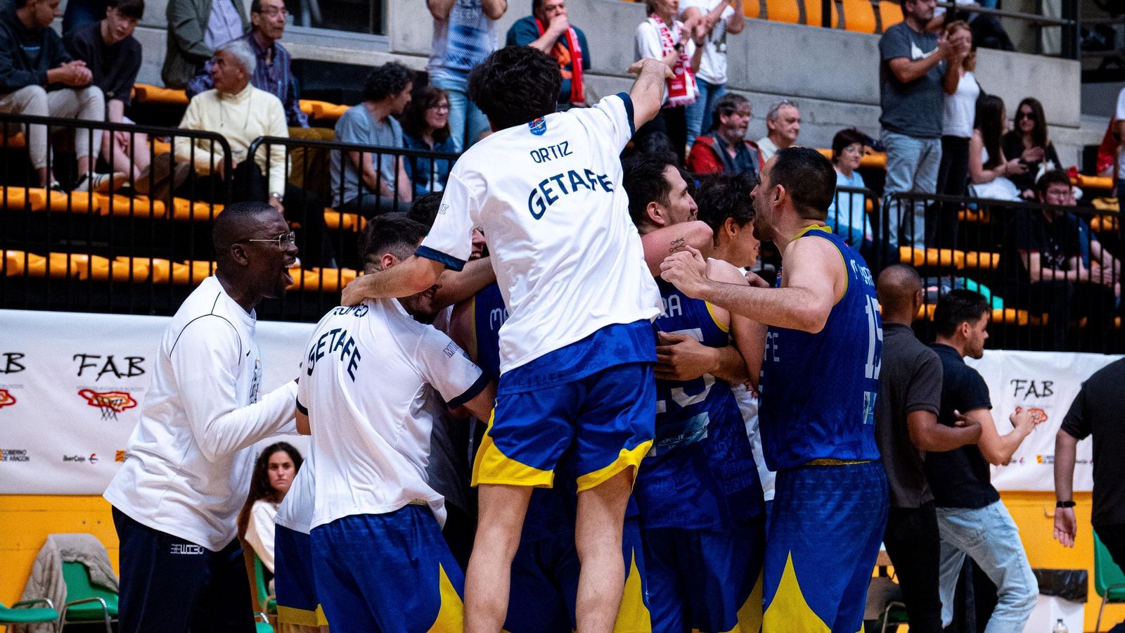 El Getafe celebra el ascenso.
