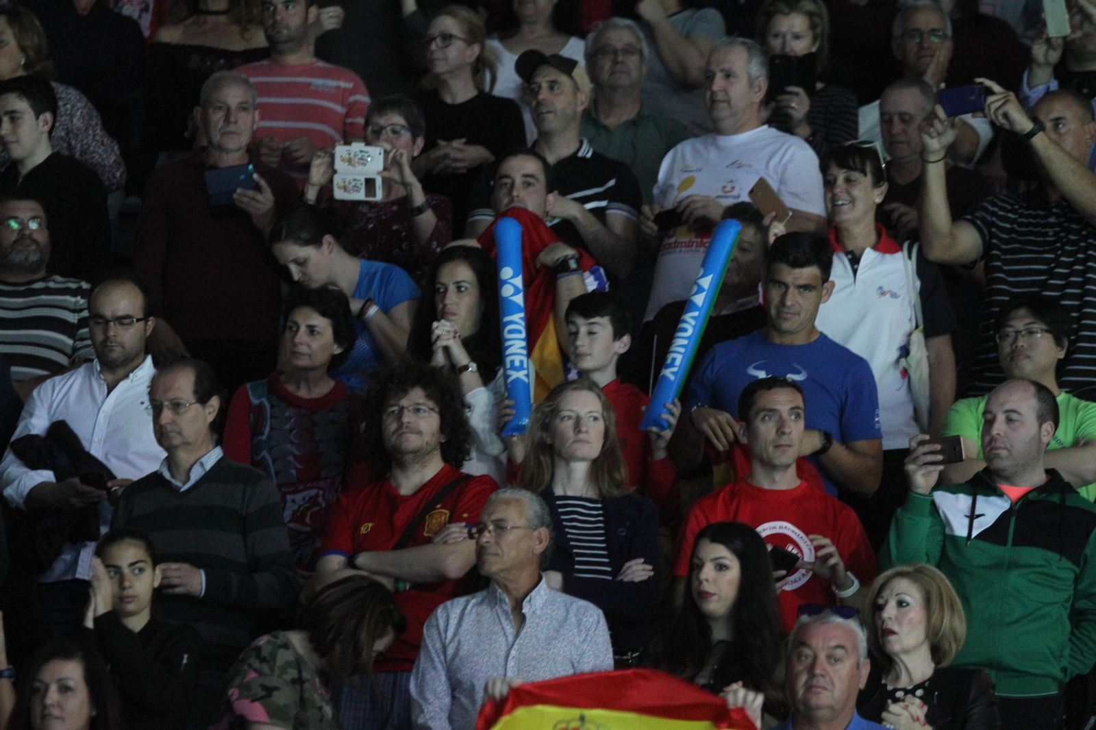 Las gradas del pabellón Carolina Marín se llenaron para ver ganar el oro a la onubense.