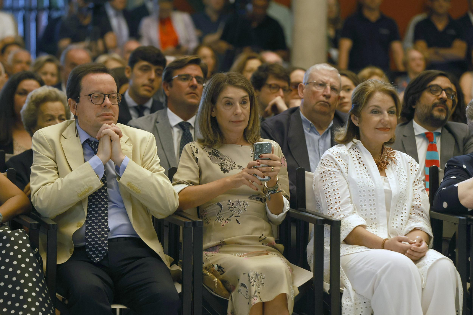 Presentación del libro  'Juan Robles, la sonrisa del tabernero' de Carlos Navarro, todas las imágenes