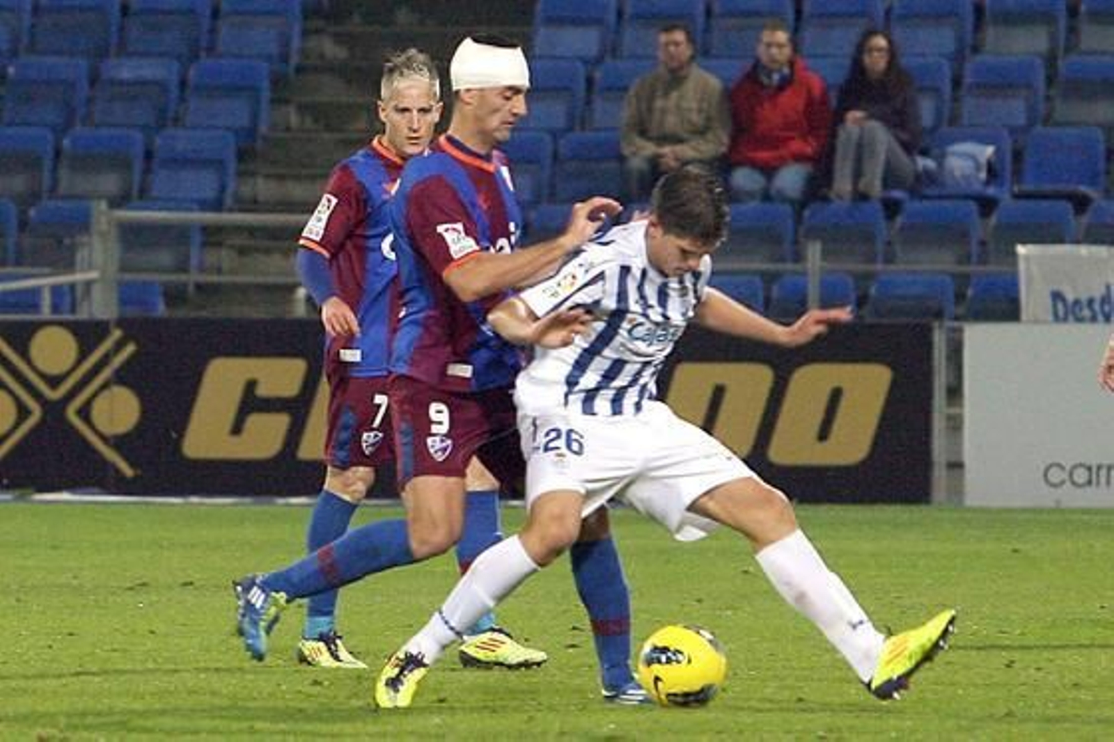 El Recreativo no pasa del empate en casa ante el Huesca. / Espínola