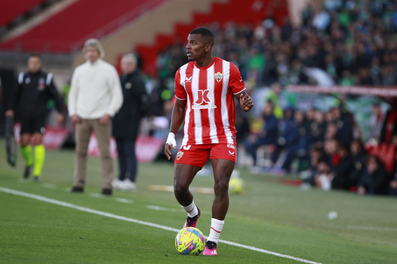 Imágenes del partido de fútbol U.D. Almería-Real Betis Balompié