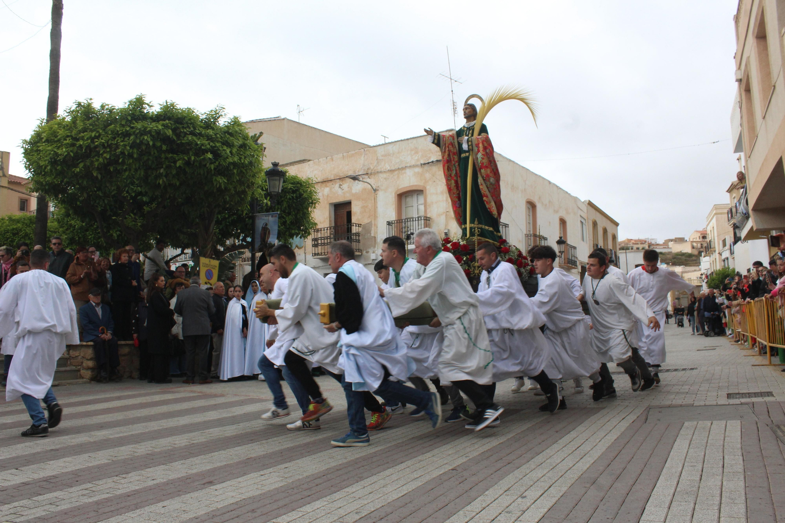 Las imágenes del Domingo de Resurrección en Turre: carreras de San Juan