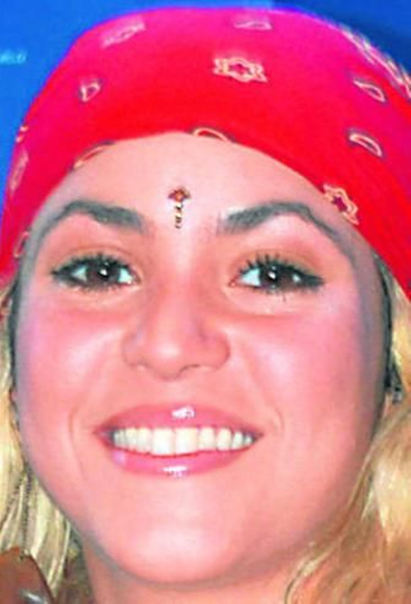 La historia de Sotogrande es la de un desfile de celebridades. Por aquí se ha visto a Shakira (1), Tita cervera (2) la periodista Ana Rosa Quintana, que es una habitual (3), el magnate de la prensa rusa Vladimir Gusinski (4), Jaime de Marcihalar, presente en los torneos de polo (5), Matt Damon (6) o la  modelo Elle McPherson, que aparece en la foto probando su swing (7).  El hombre clave de Sotogrande fue Joe McMicking (abajo), un filipino que trabajó para la inteligencia americana en la II Guerra Mundial. Su mujer, Merrcedes Zobel (8) y el financiero George S. Miller (9), conocido como el 'titan de Nueva York', completan el cuadro.