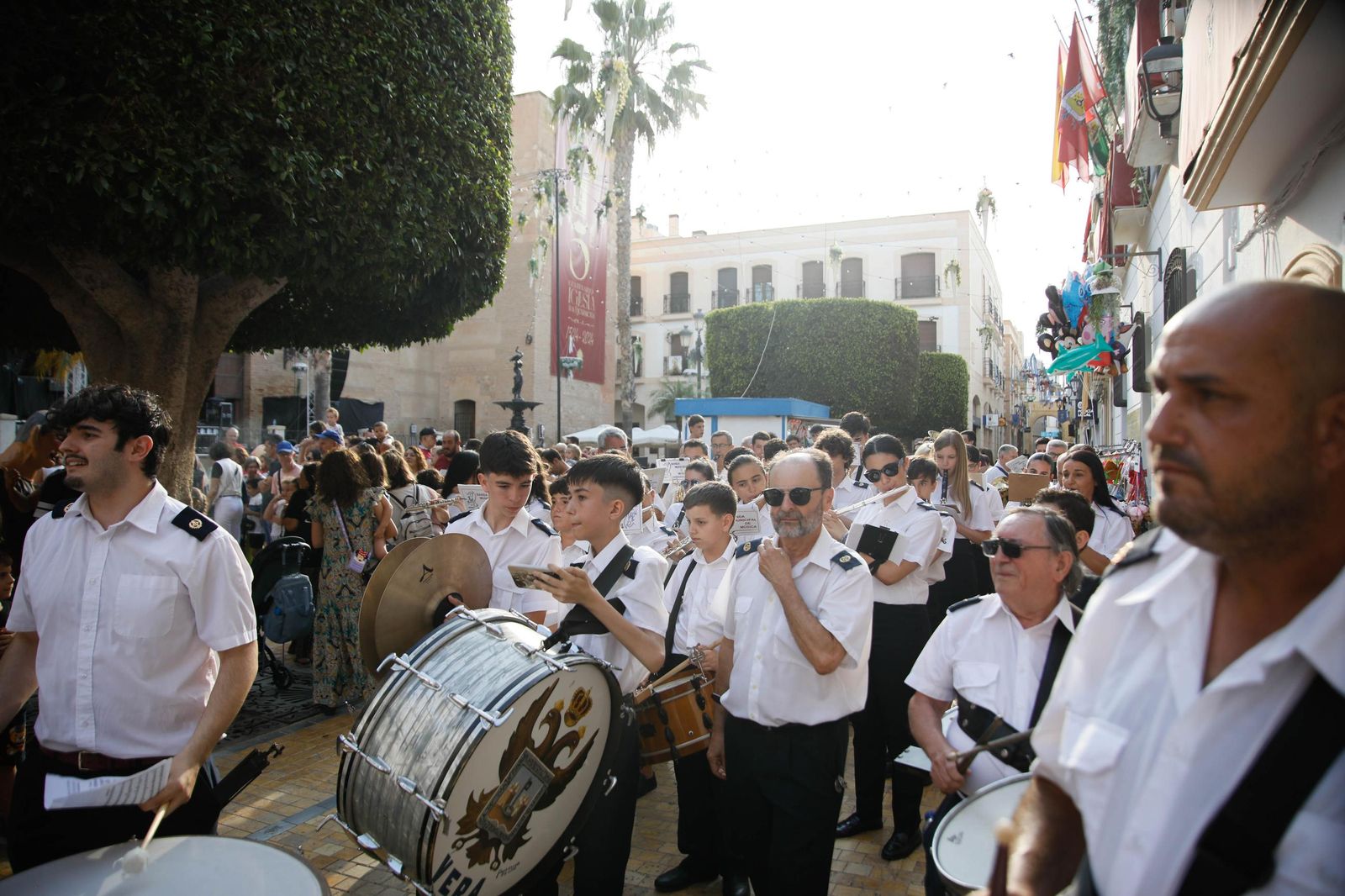 Desfile de Gigantes y Cabezudos de Vera, en imágenes