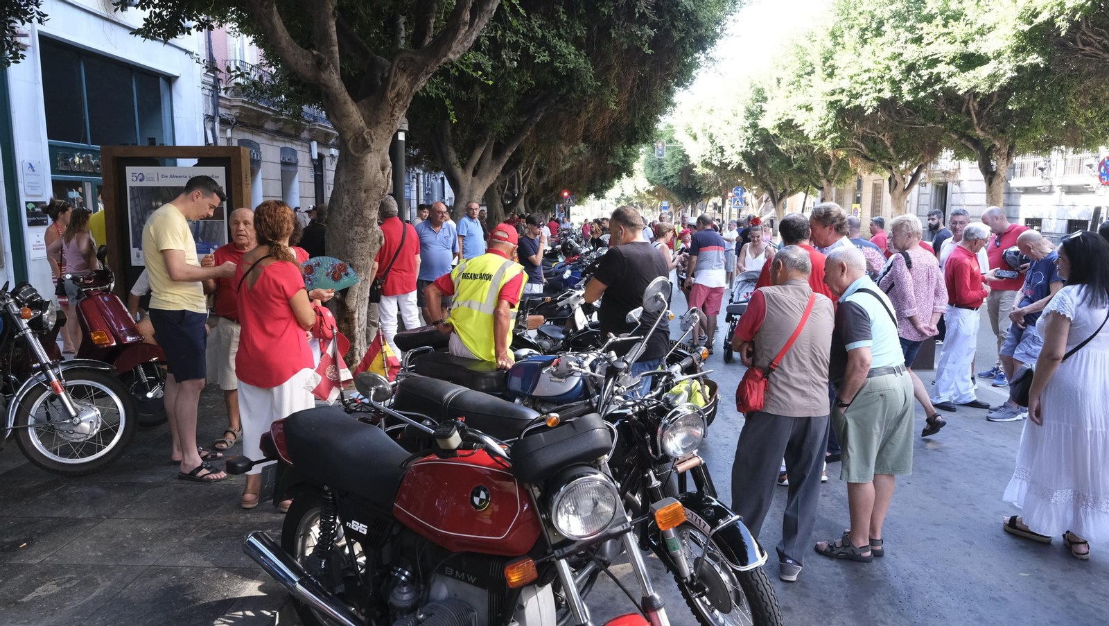 Las motos antiguas dan brillo a la Feria de Almería