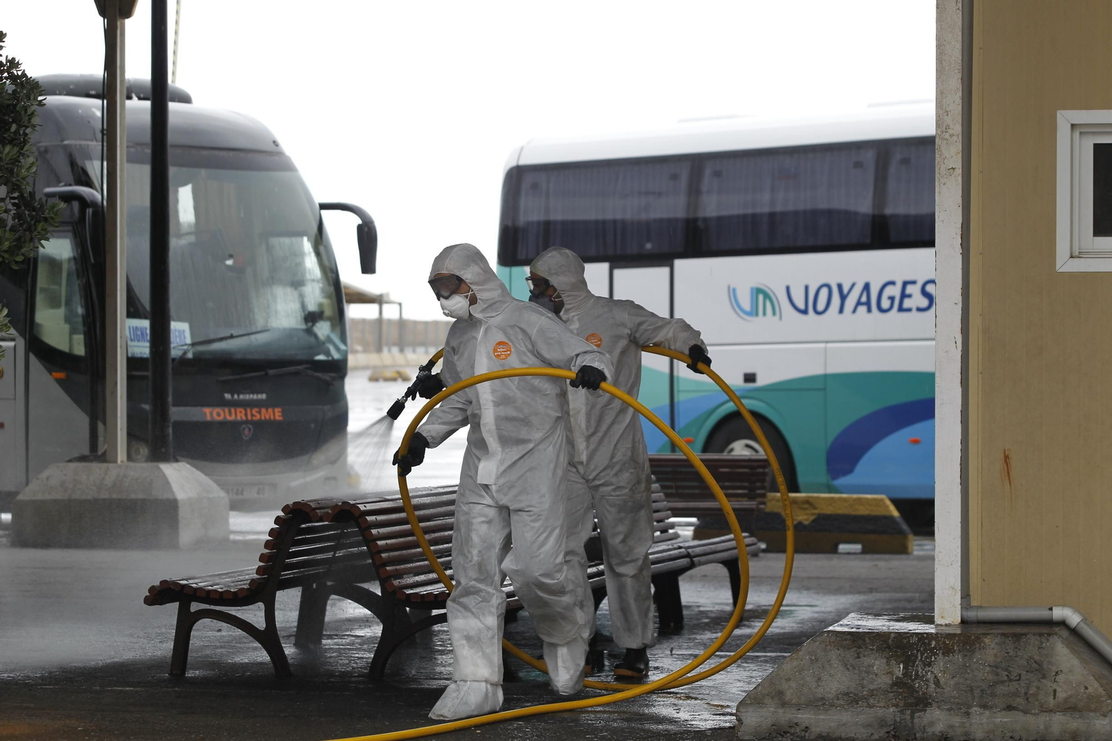 Trabajos de desinfección de la UME en Almería.