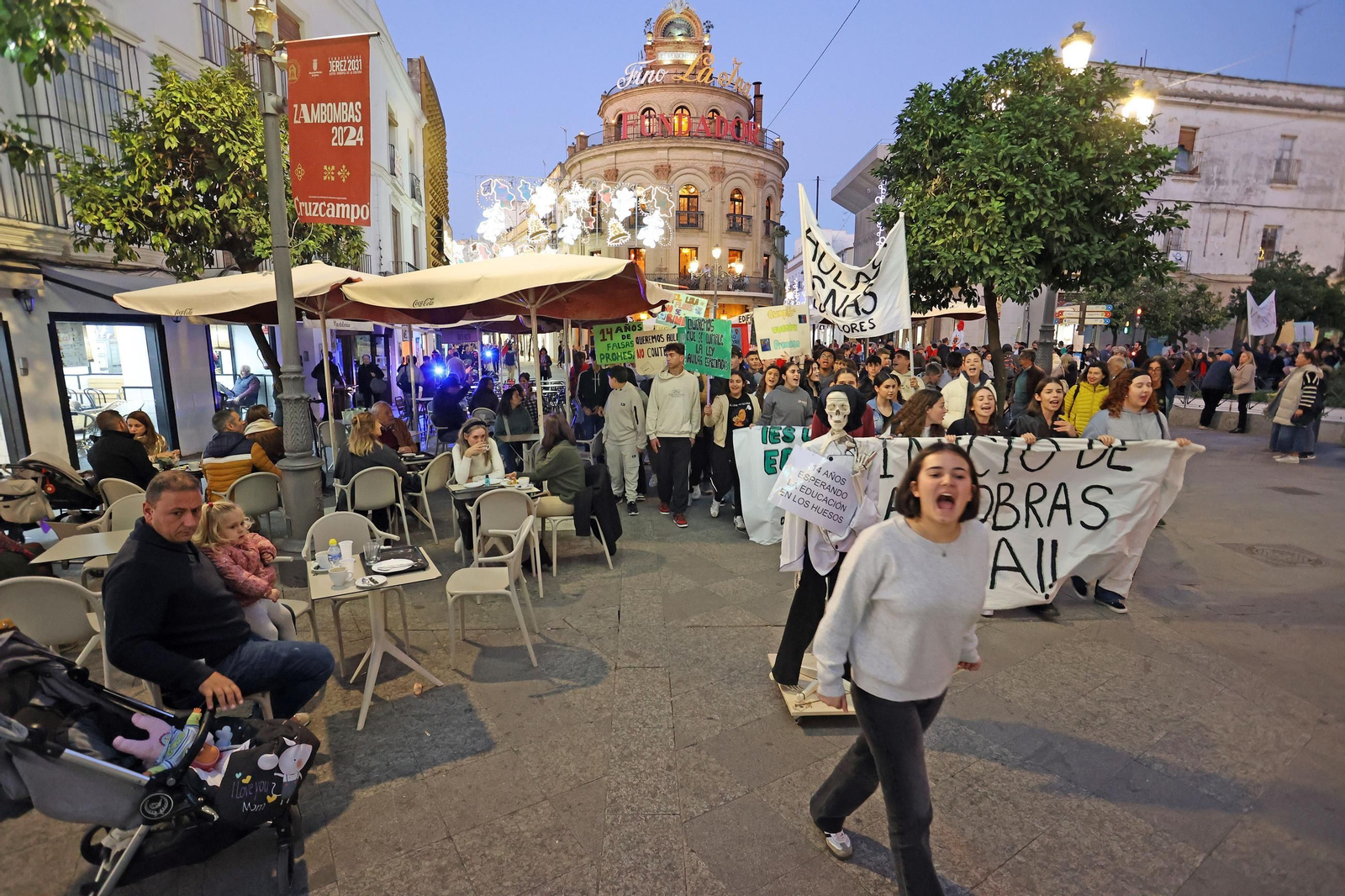 Imágenes de la manifestación del IES Lola Flores contra las prefabricadas en Jerez