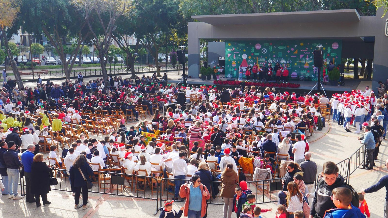 El auditorio del Parque Almirante Laulhé ha lucido abarrotado durante el certamen.