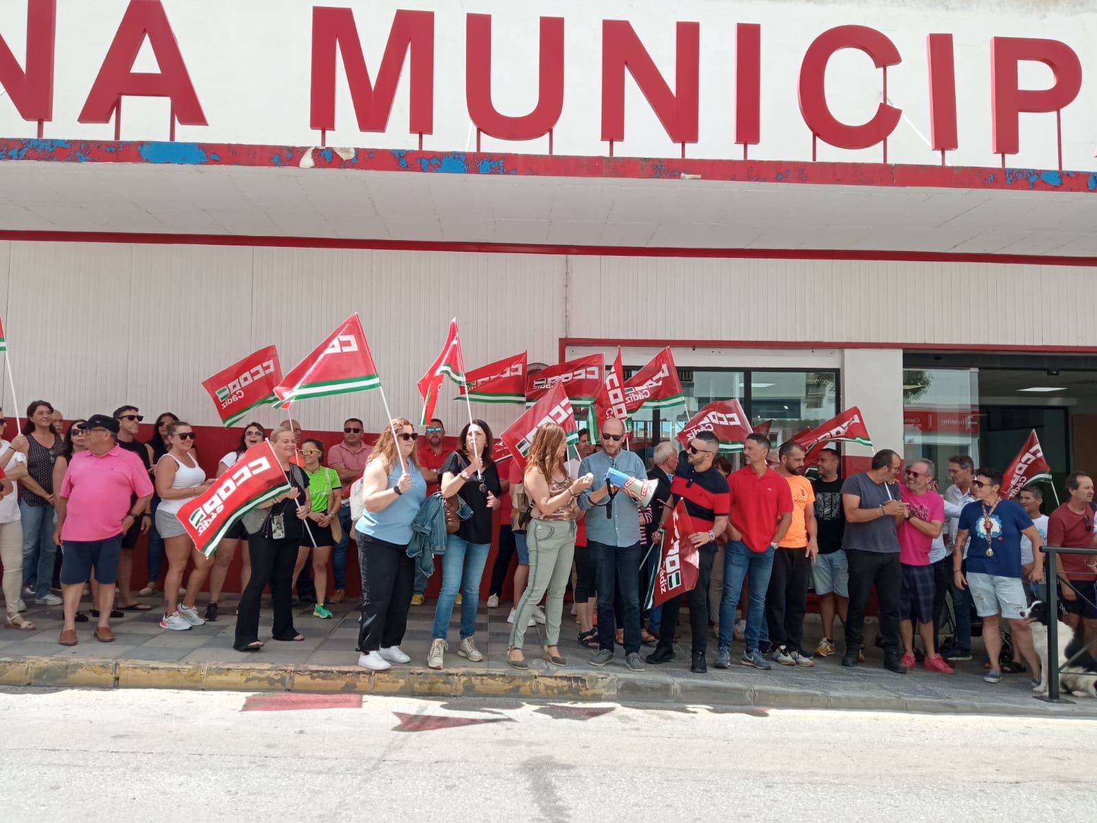 Una concentración en la piscina municipal de San Roque.