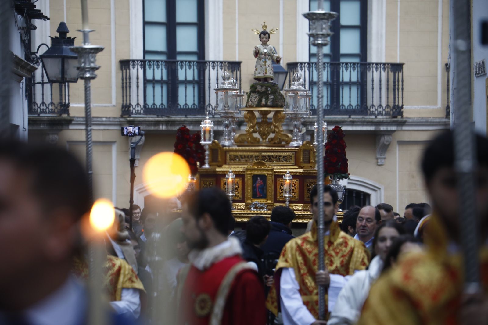 La procesión del Niño Jesús de la Compañía de Córdoba, en imágenes