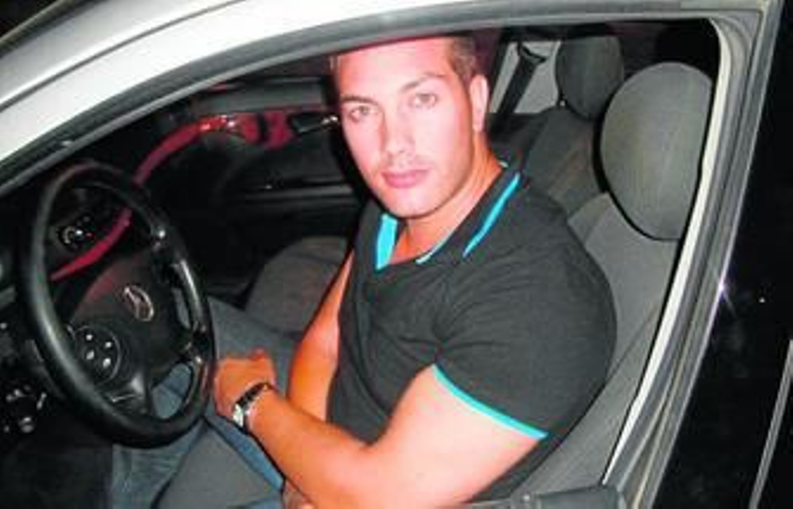 Raúl R.F., de 25 años, en una imagen reciente en la que posaba dentro de un coche.