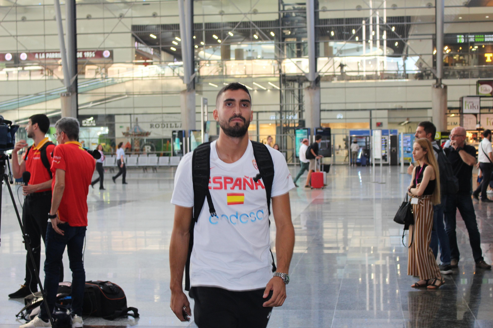 Las imágenes de la llegada de la selección española de baloncesto a Málaga