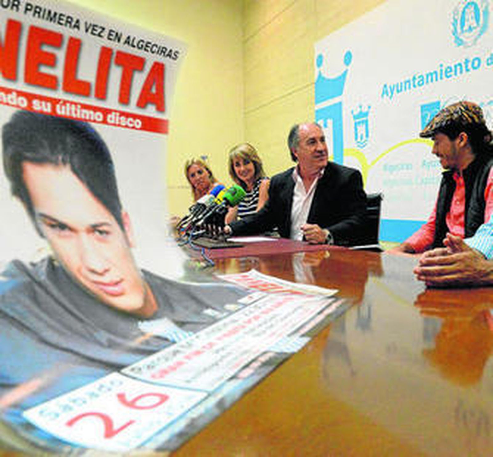 Imagen de la presentación del concierto de Canelita, ayer.