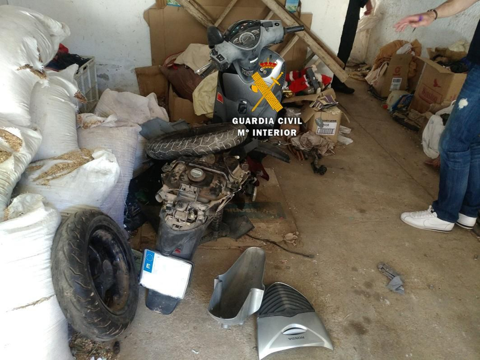 Una de las motos intervenidas durante la operación.