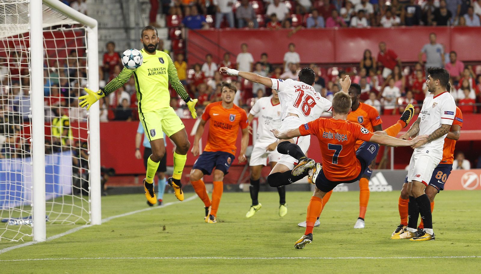 Las imágenes del Sevilla-Basaksehir