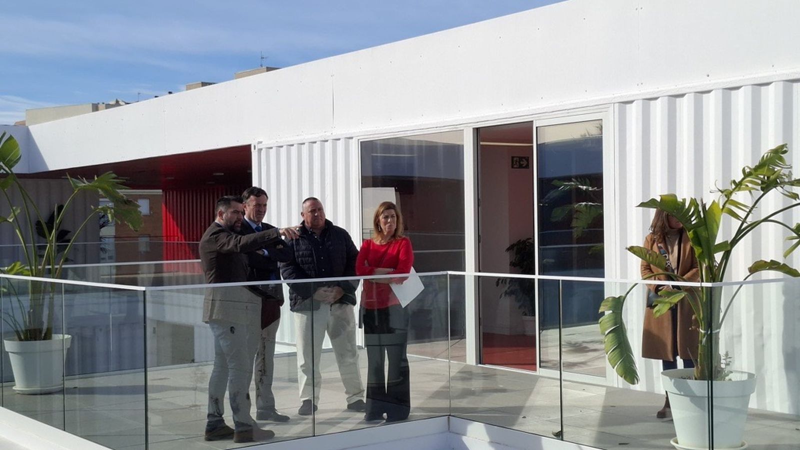 Recorrido por el edificio Zona Base Incubazul, de Zona Franca en Cádiz.