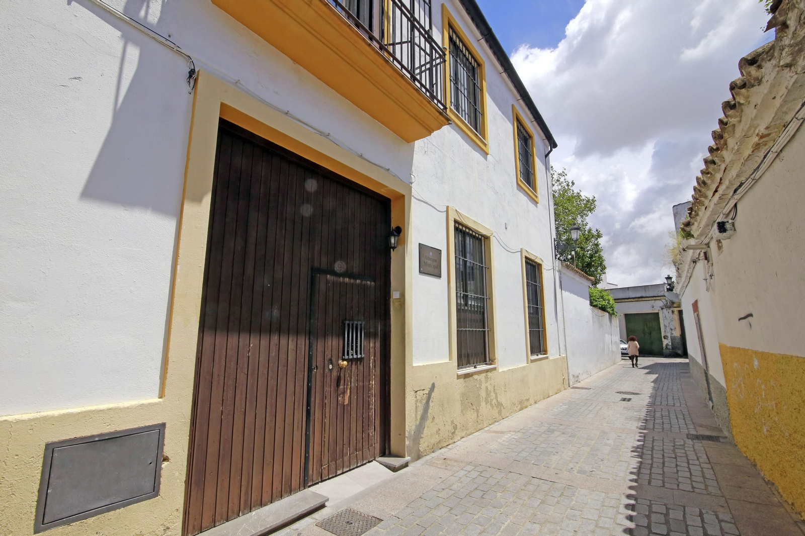 Puerta del Albergue municipal. Puerta del Albergue municipal.