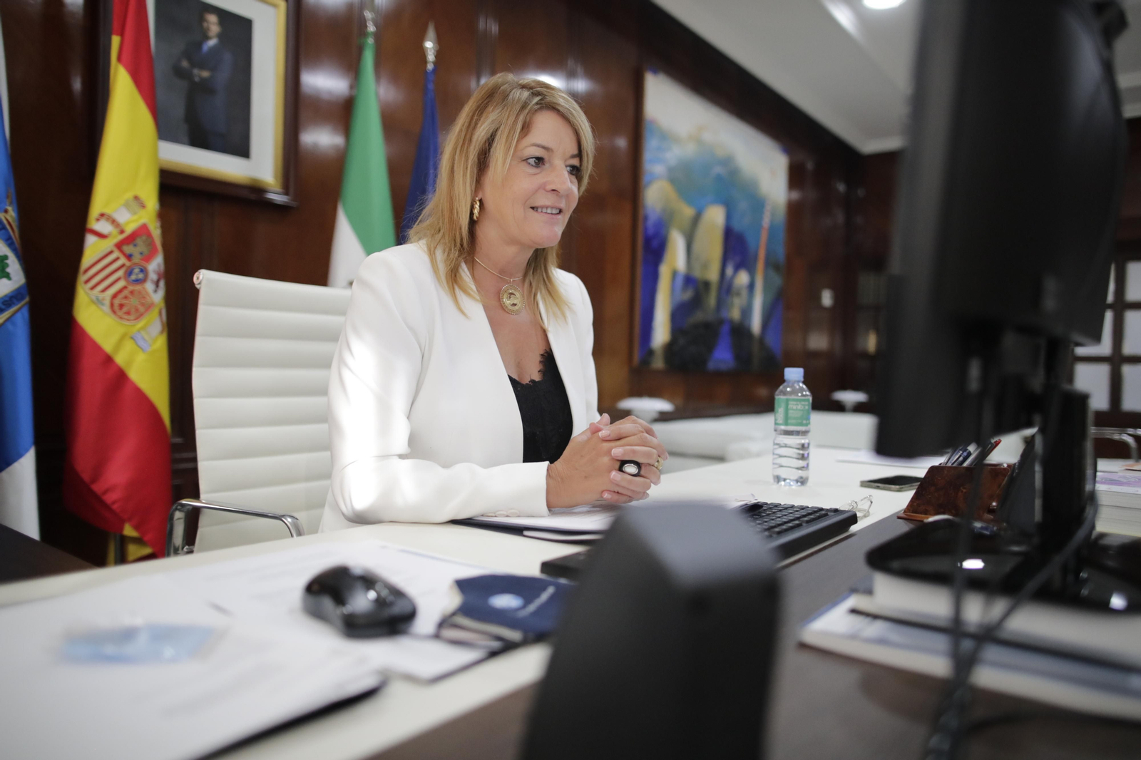La presidenta del Puerto de Huelva participa en la conferencia 'on line'.
