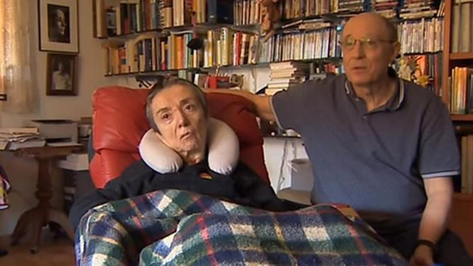 Ángel Hernández, junto a su esposa, María José Carrasco.