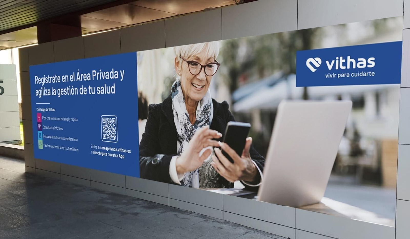 Mural informativo sobre la app de Vithas.