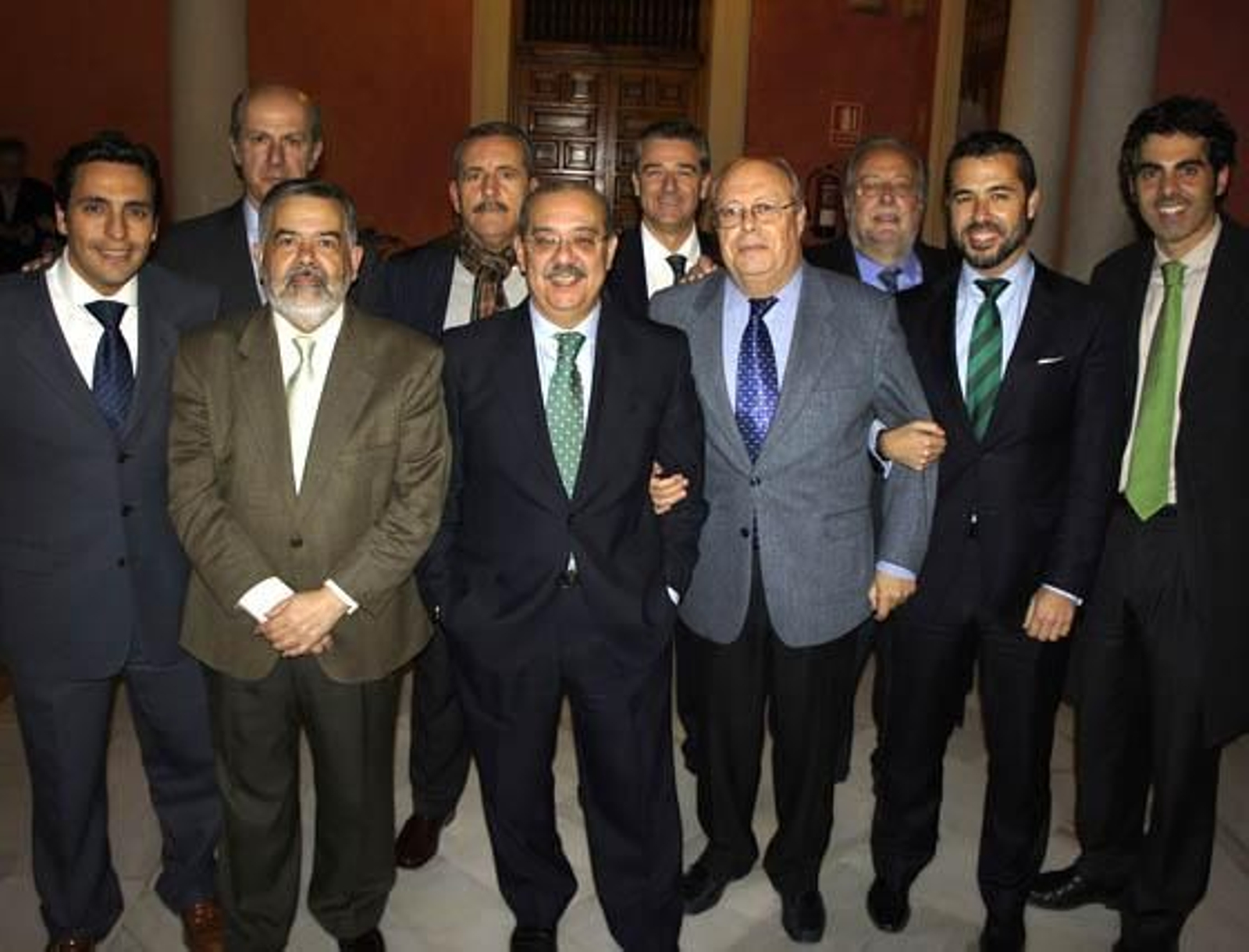 Miguel Georgio, Miguel Cuéllar, Fernando Salazar, José Barranca, Manuel Rodríguez, que realizó la glosa de la
entidad homenajeada; Paco Gamero, Luis Carlos Peris, Tomás Furest, Julio Jiménez Heras y Nacho Alarcón.

Foto: Victoria Ramírez