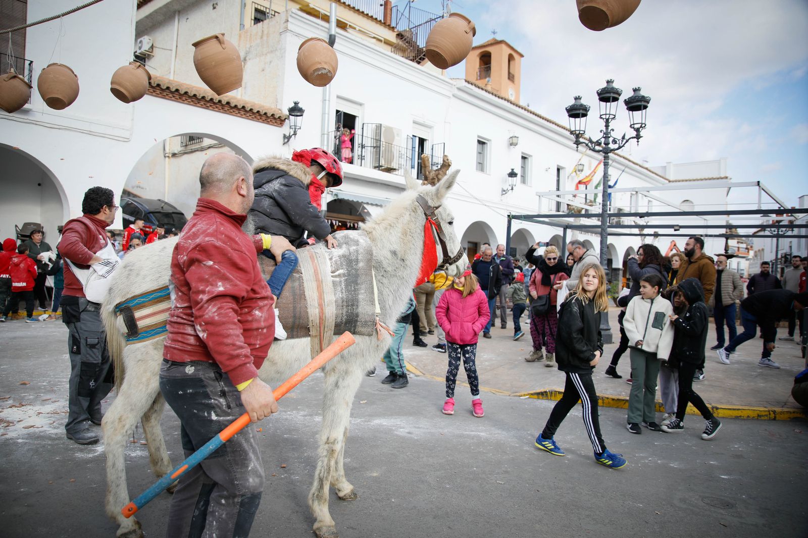 Las mejores imágenes del cierre de fiestas en Fiñana con "Las Ollas"