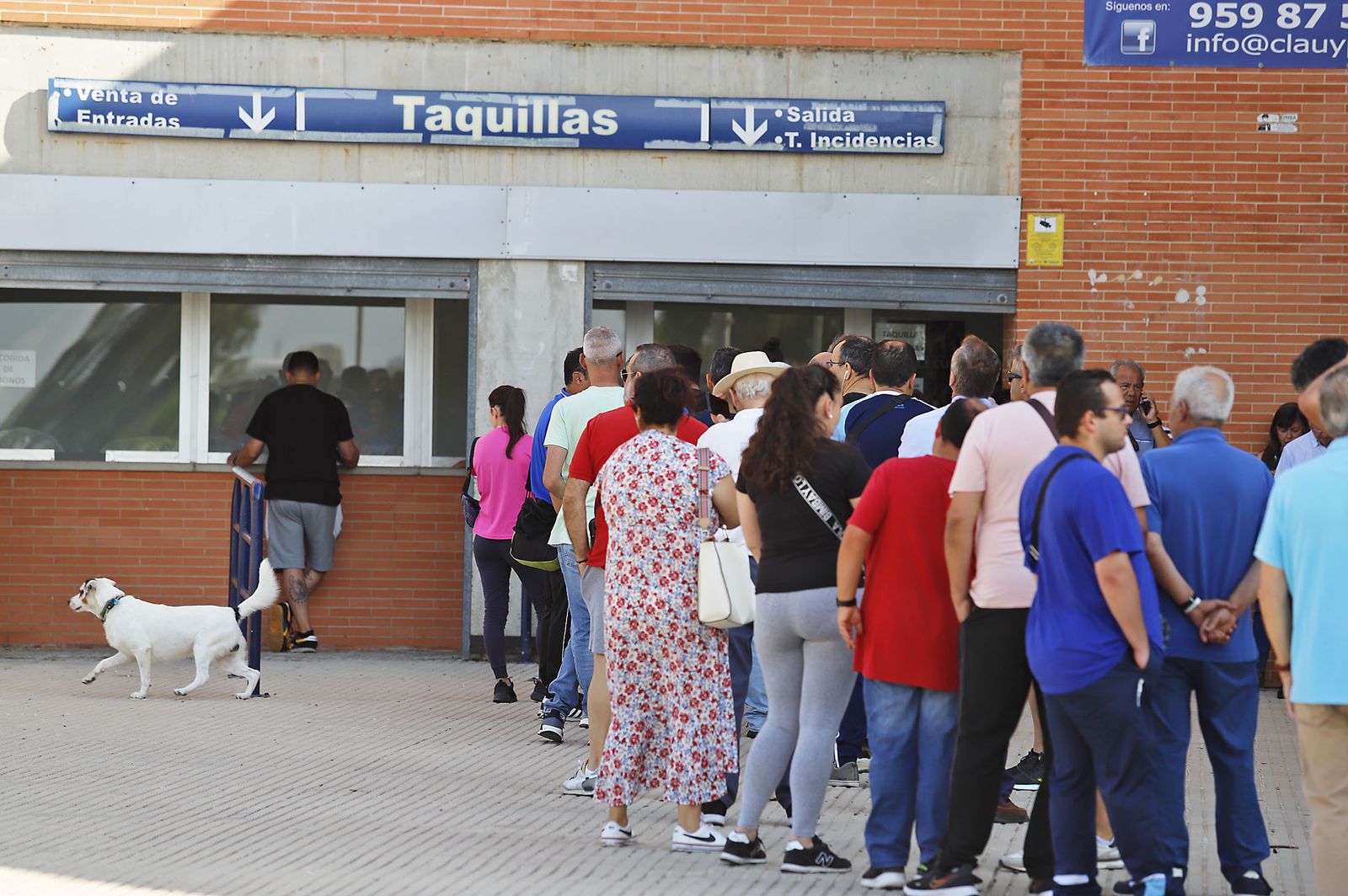 Largas colas en el Nuevo Colombino para las entradas del partido ante el Cacereño