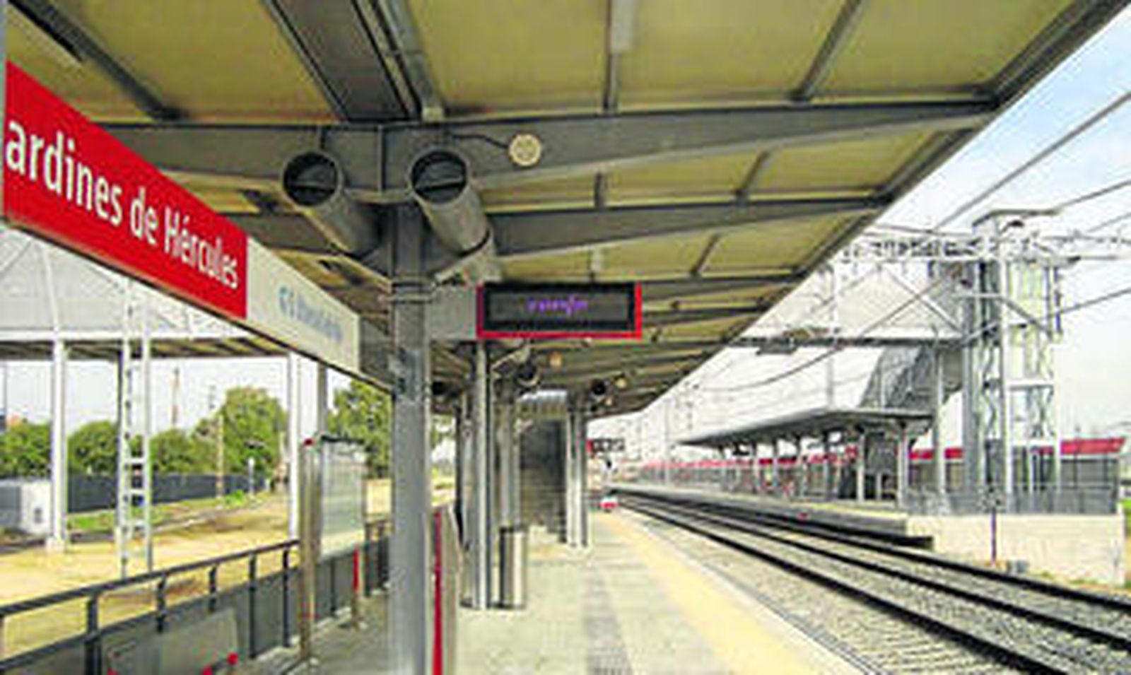 La estación de Jardines de Hércules abre al público tras varios retrasos