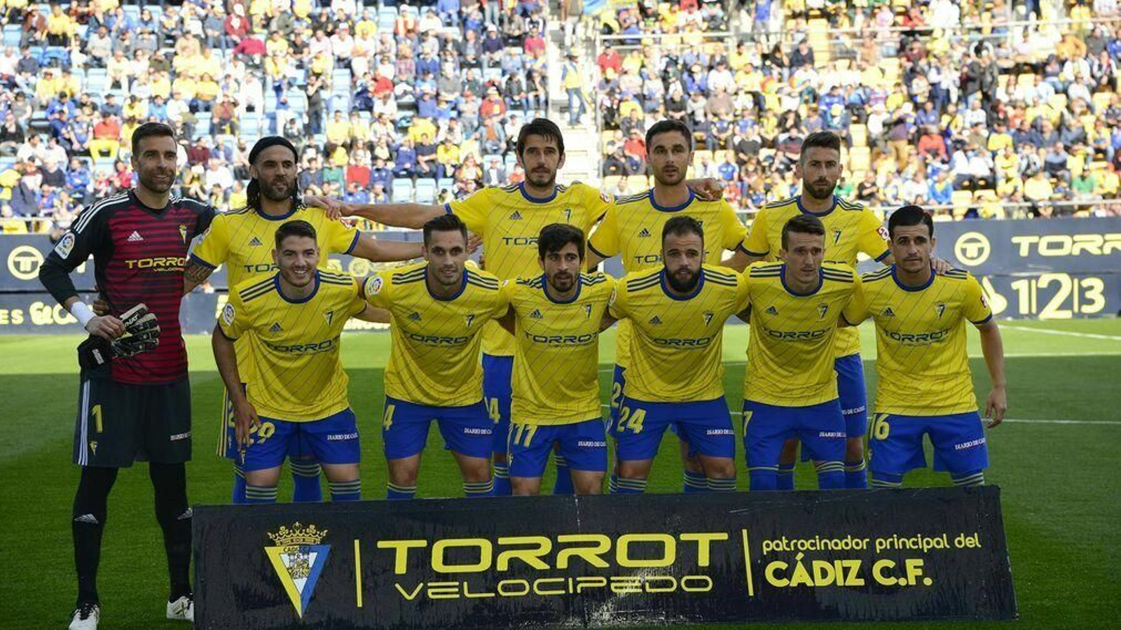 Formación inicial del Cádiz en el partido contra el Albacete.
