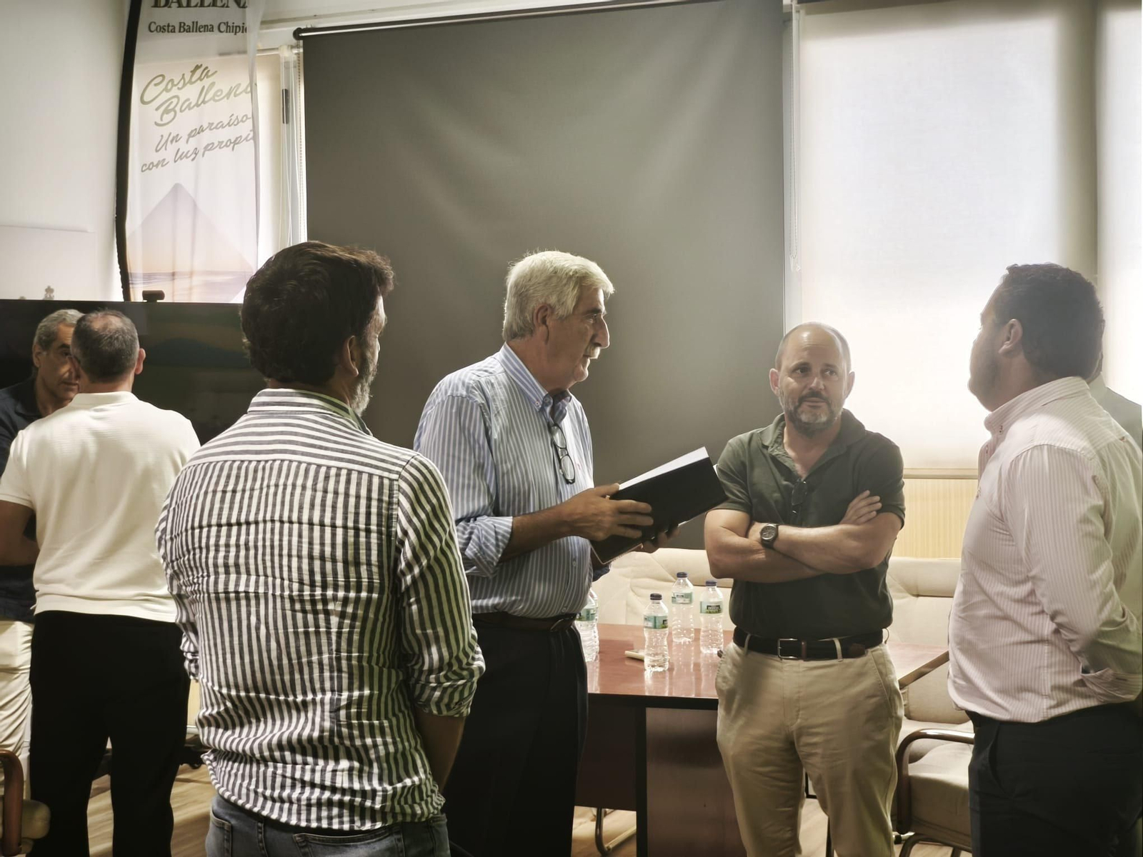 El alcalde de Chipiona en la reunión del Consejo de Administración de Costa Ballena.