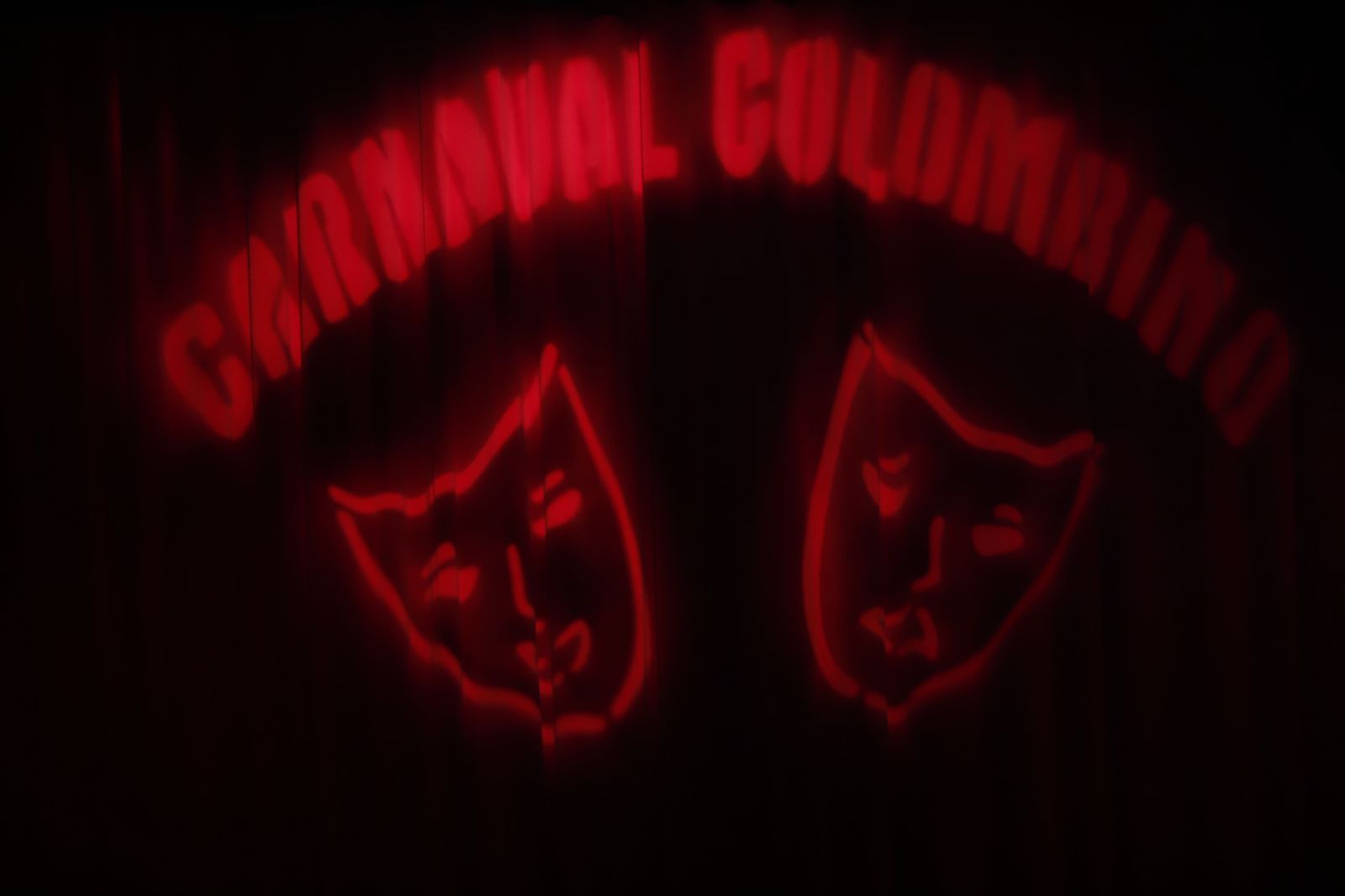 Imágenes del ambiente en el primer día del concurso de agrupaciones del Carnaval Colombino