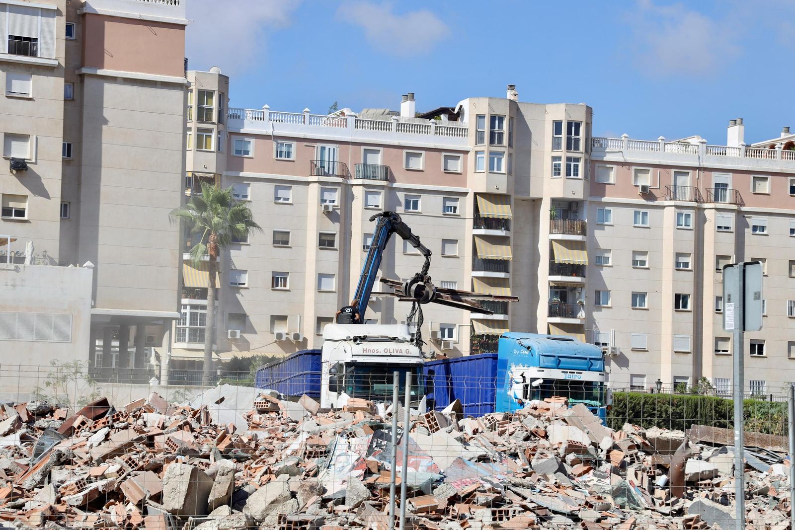 Las antiguas cocheras de Portillo reducidas a escombros en fotos