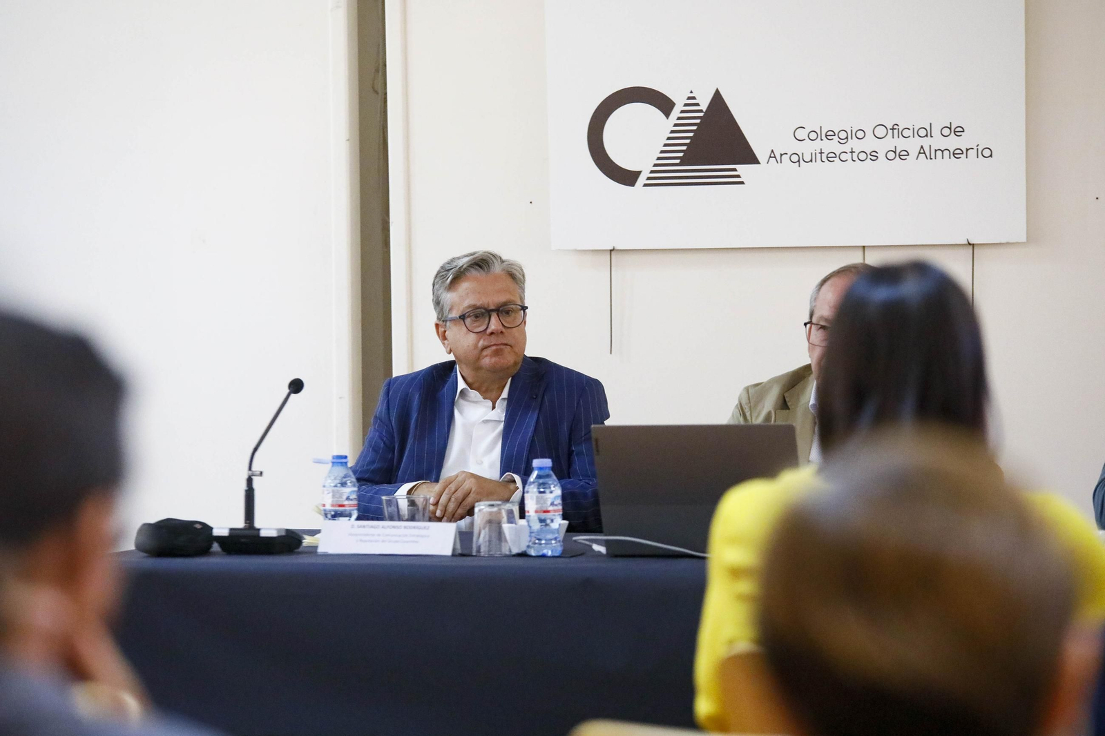 Imágenes del nombramiento como colegiado de honor a Santiago Alfonso en el colegio oficial de arquitectos de Almería