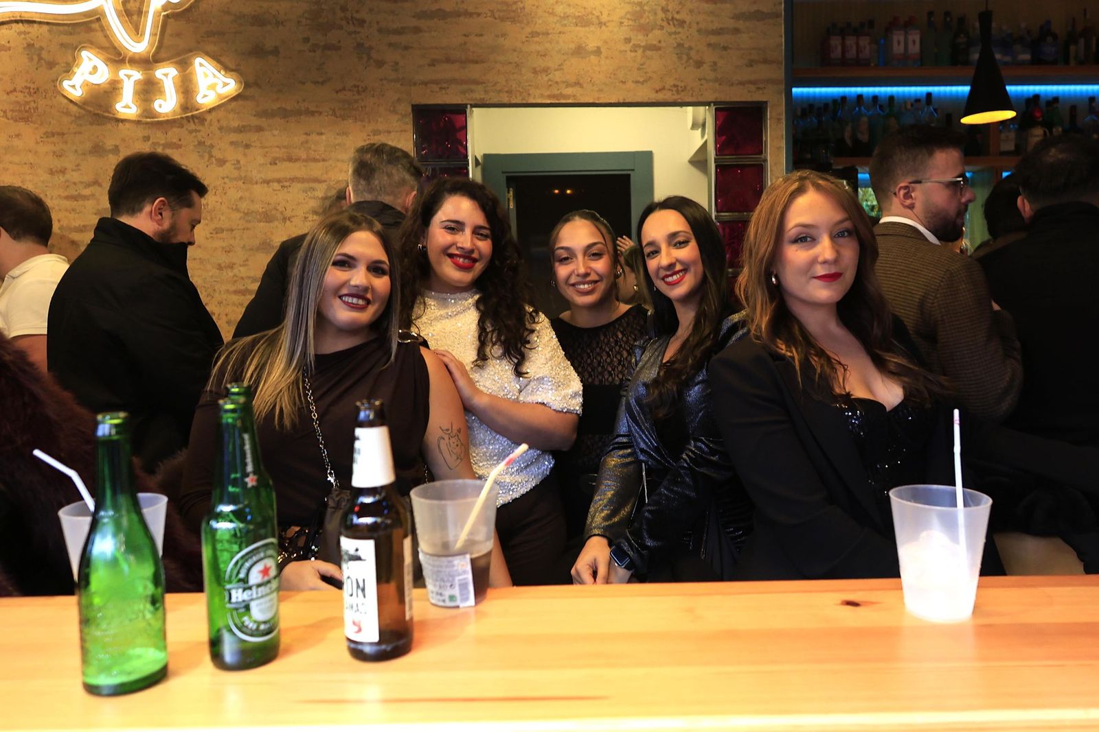 La Línea explota de gente en la tardebuena más animada, en imágenes