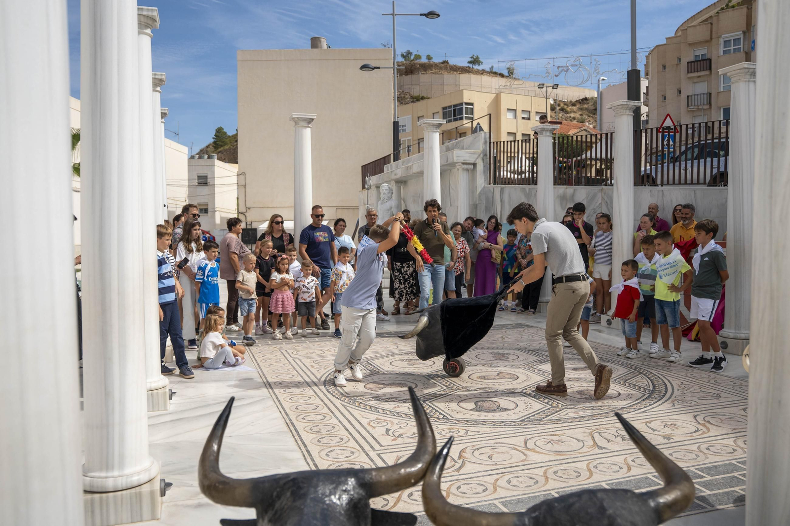 Las imágenes del taller de toros para niños y toro mecánico en Macael