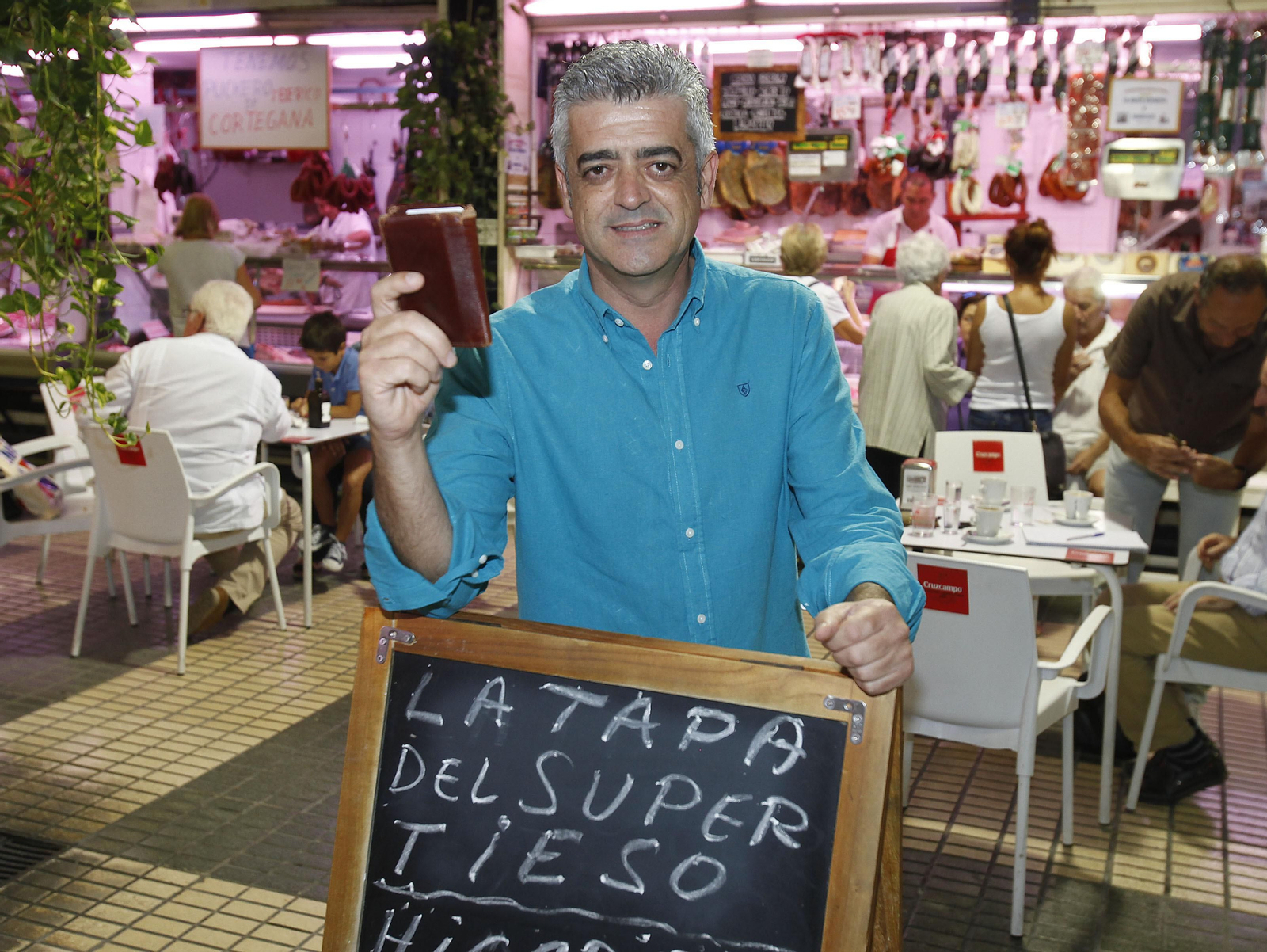 Modesto Barragán, en el mercado de San Gonzalo de Sevilla.