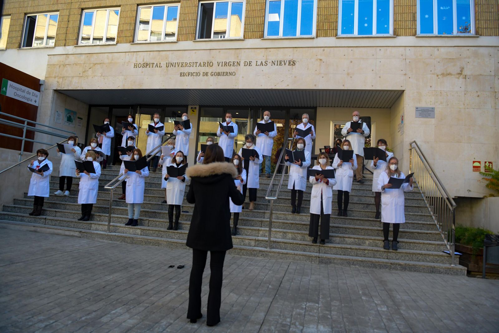 El coro del Hospital Virgen de las Nieves de Granada ofrece el primer recital de la Navidad