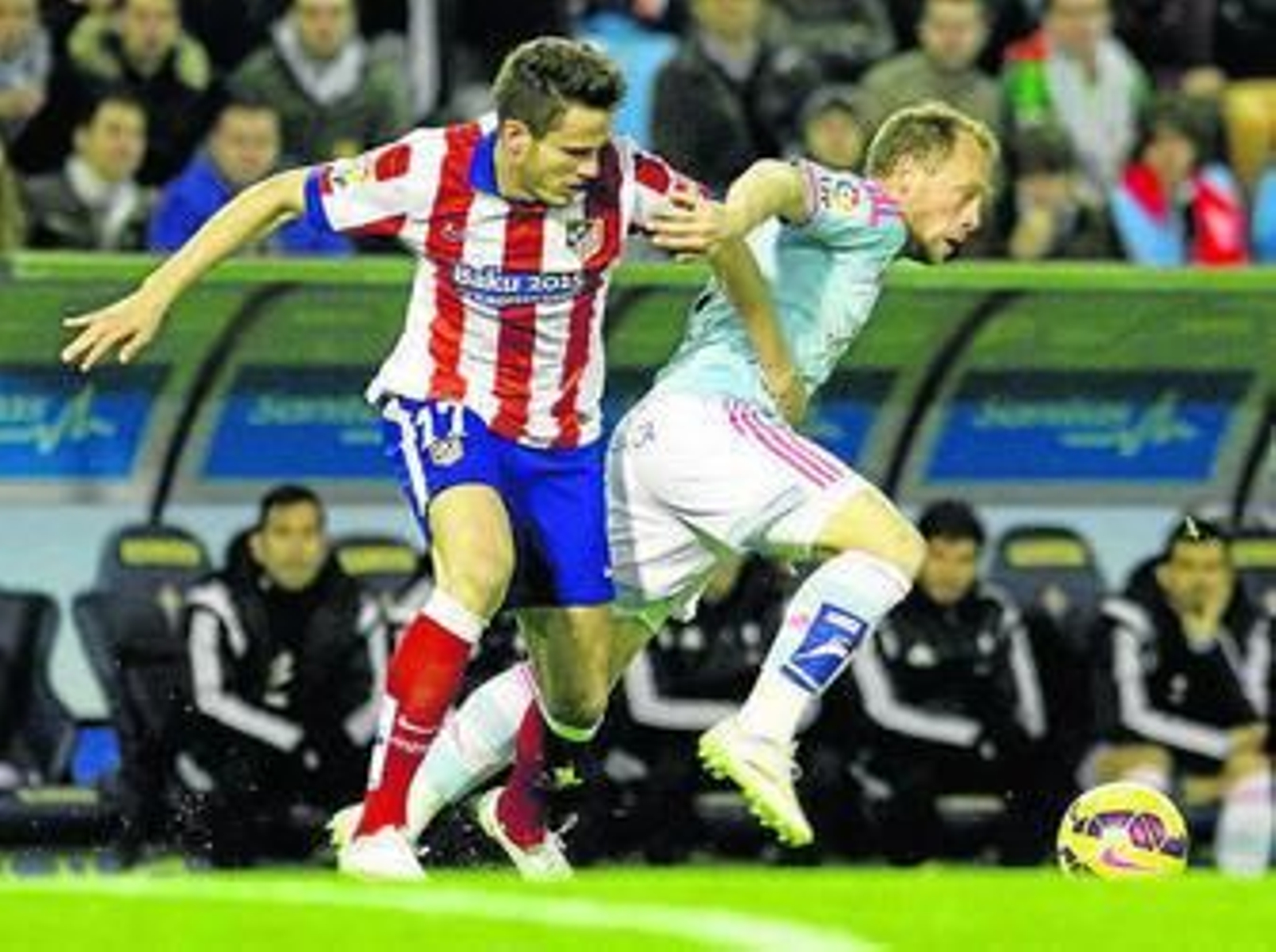 Krohn-Dehli se zafa de Saúl Ñíguez en el Celta-Atlético.