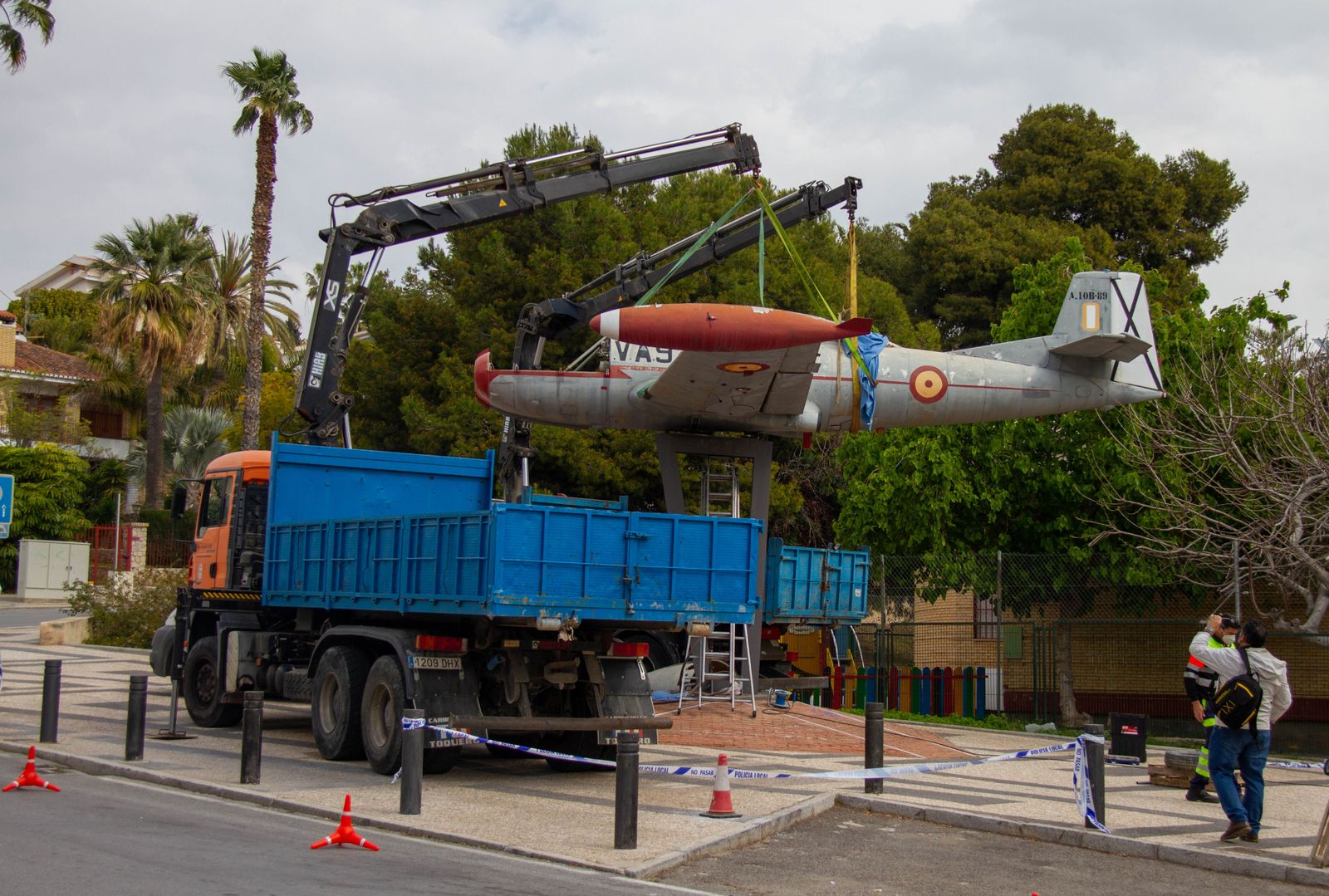Foto de archivo de la retirada del avión Saeta para su restauración