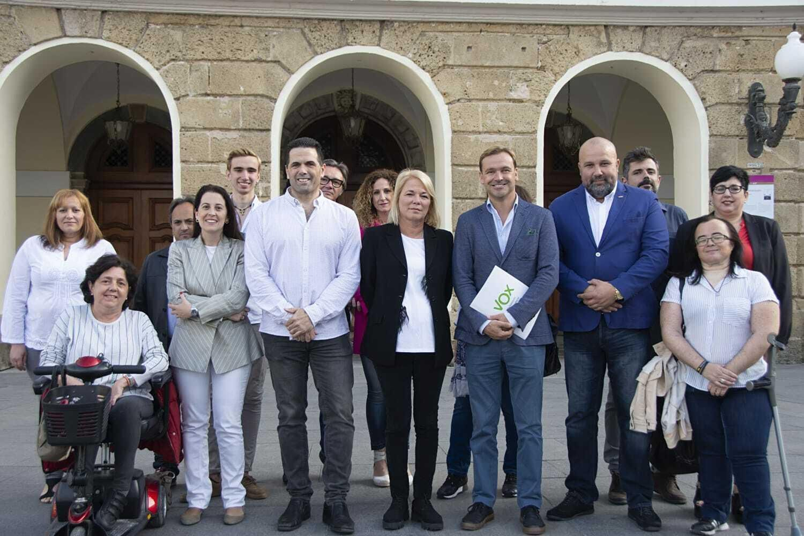 Algunos de los miembros de la candidatura de Vox.