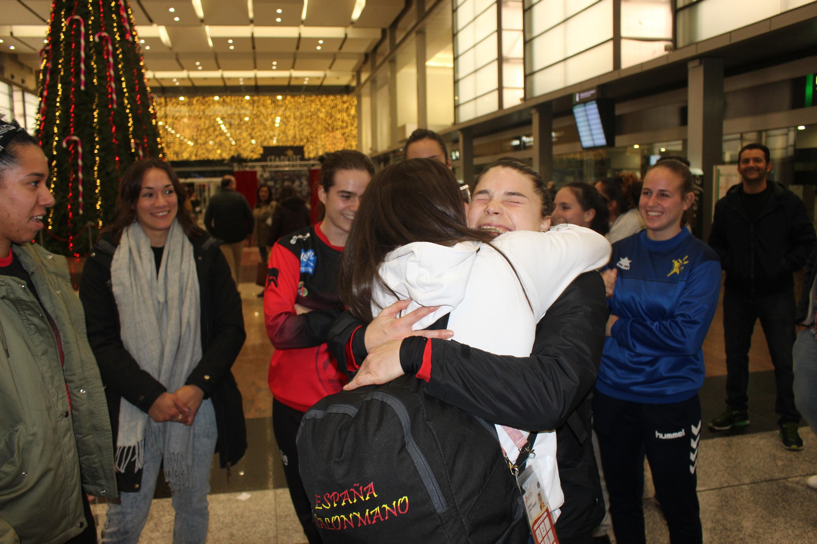 La llegada de Sole y Marta López a Málaga, en fotos