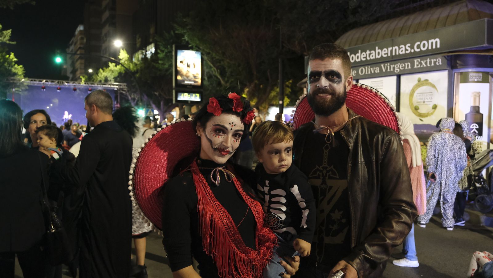 Las imágenes de la Noche en Negro en Almería, Halloween.