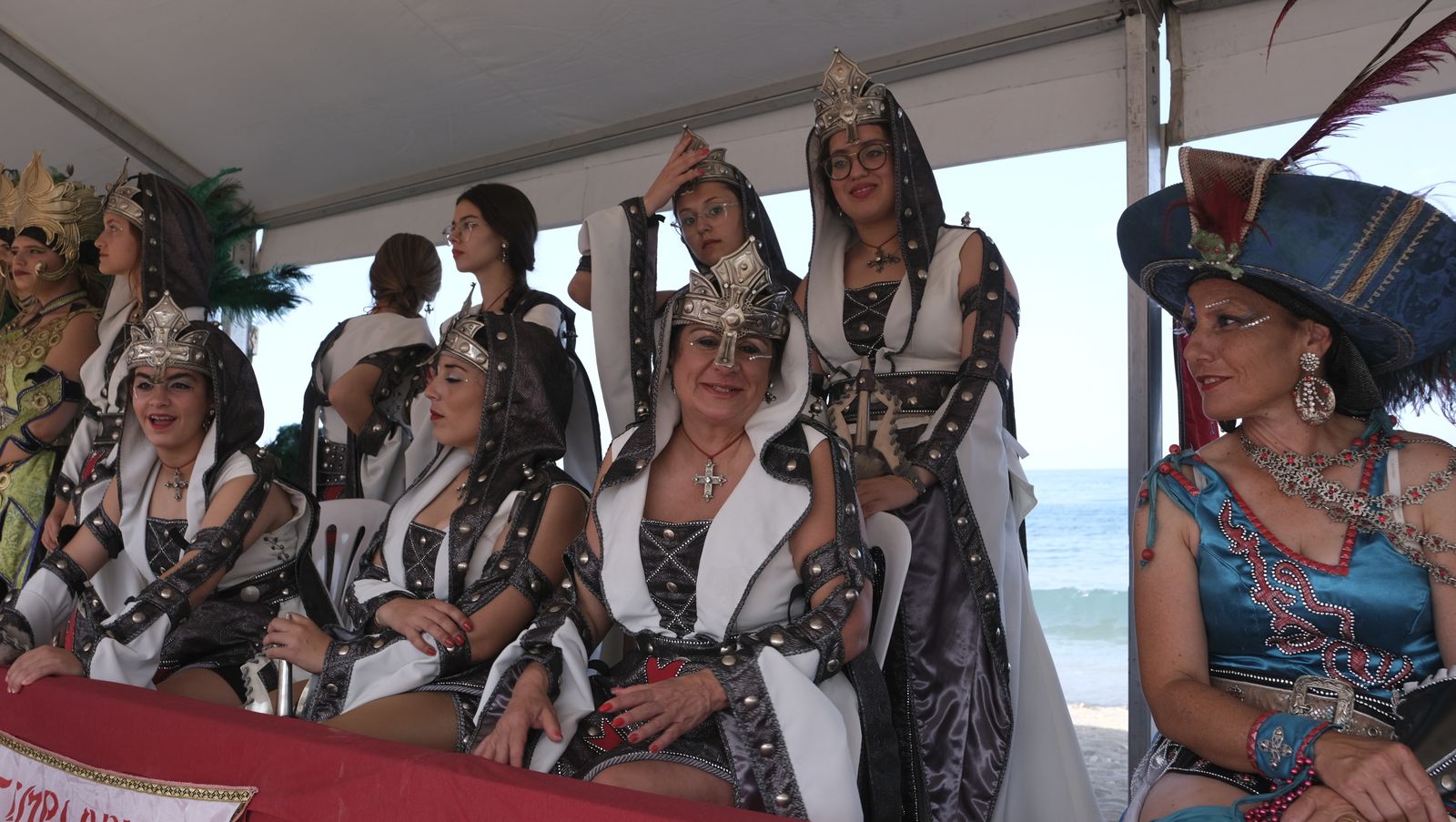 Imágenes de la carrera de cintas a caballo en las Fiestas de Moros y Cristianos de Mojácar